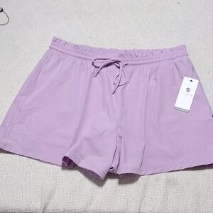 NWT Apana Orchid Bouquet Flowy Chase Women's Short Yoga Lifestyle Size Large